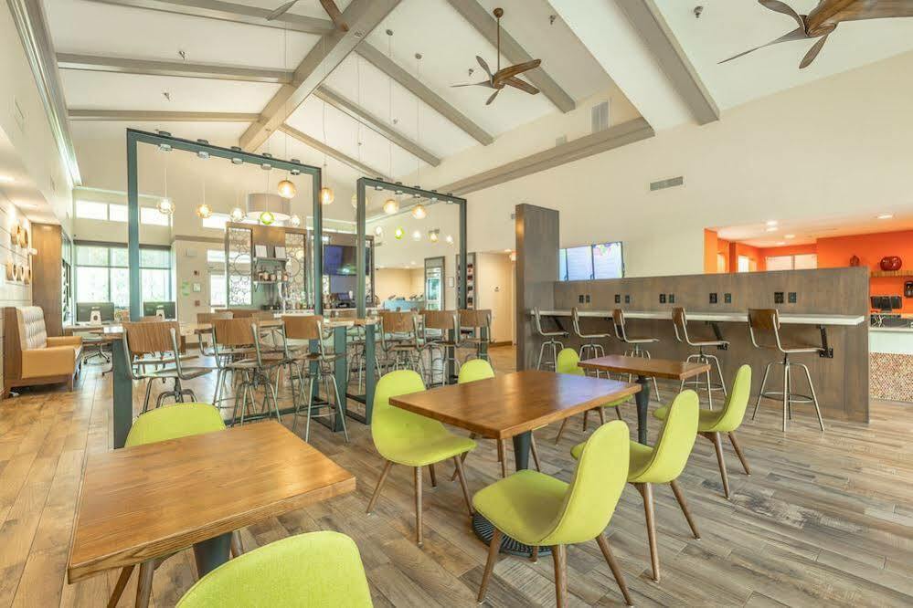 Holiday Inn Hotel And Suites Peachtree City By Ihg Bagian luar foto